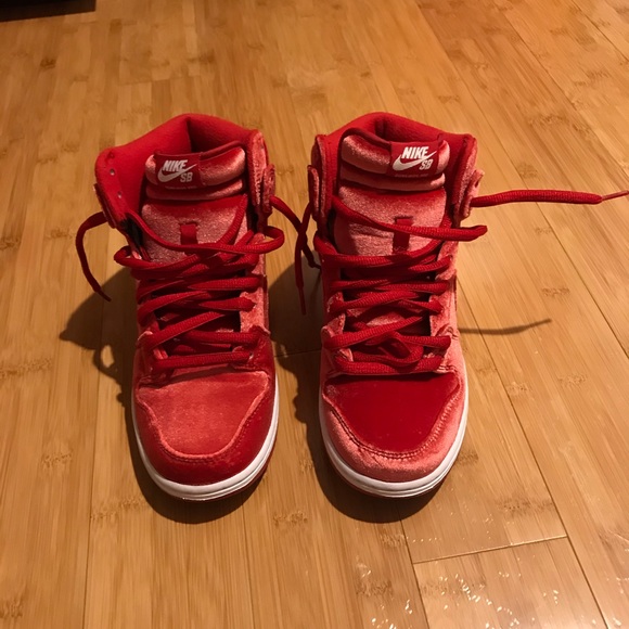 nike sb red velvet